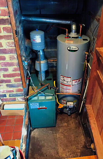 https://plumberjoondalup.com.au/uploads/2025/06/hot-water-189087.jpg