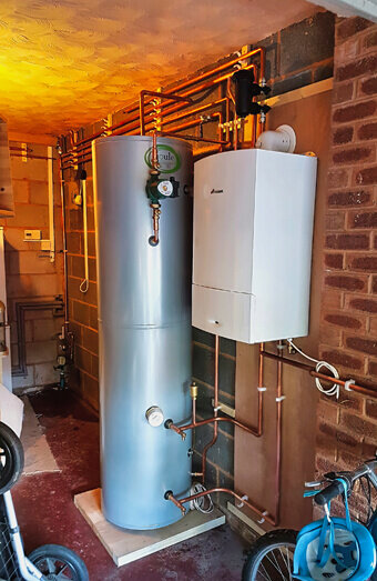 https://plumberjoondalup.com.au/uploads/2025/06/hot-water-684599.jpg
